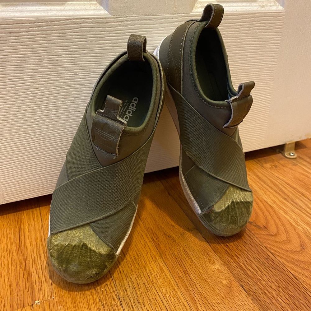 Olive 🫒 green sneaker